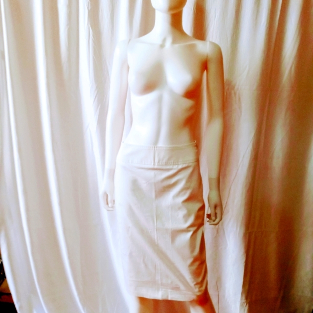 Gorgeous Vintage Dolce and Gabbana white skirt